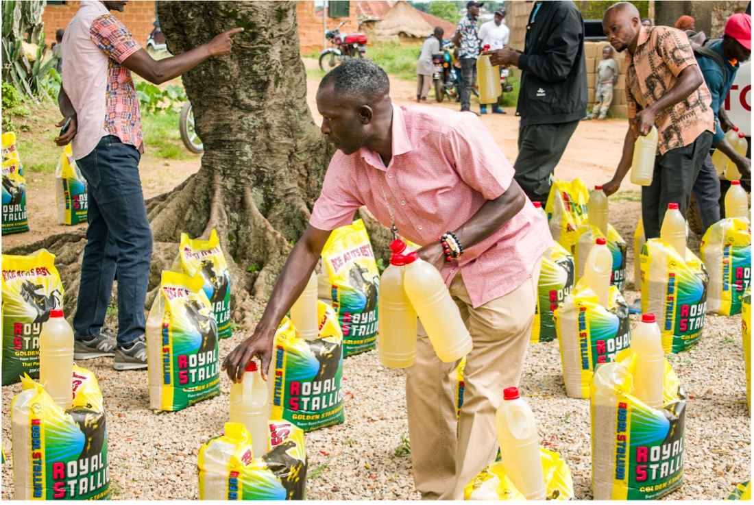 Volunteers lay out food parcels of rice and vegetable oil under a tree ahead of a distribution in Kwall Community, Plateau State.